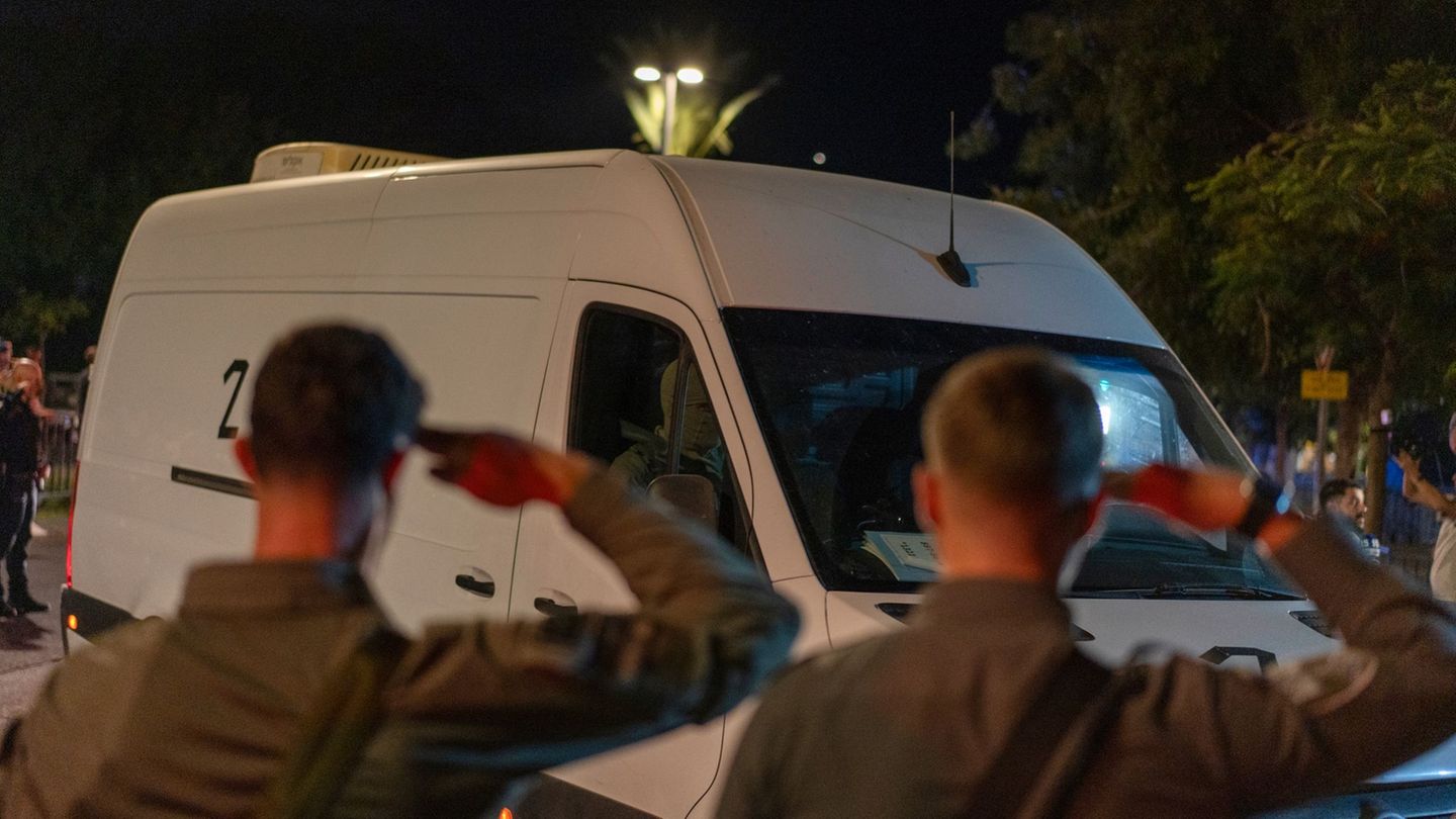 Middle East: Report: Israel calls for progress on return of dead