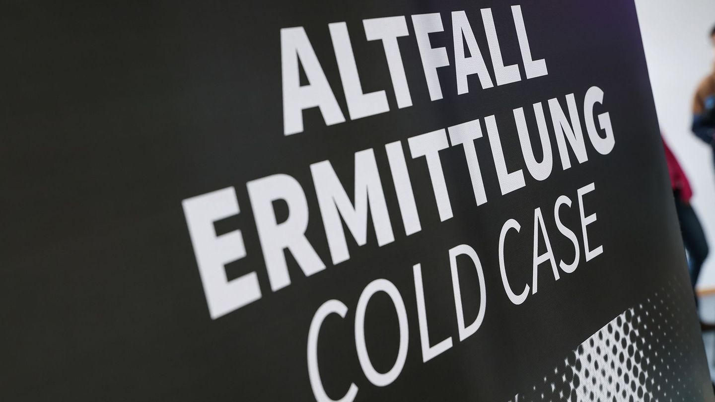 Ein neu formiertes Team soll offene Fragen in dem "Cold Case" klären. (Symbolbild) Foto: Daniel Löb/dpa