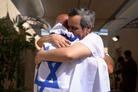 Unter die Freude der zurückgekehrten lebenden Geiseln mischt sich Trauer um die, die im Gazastreifen gestorben sind