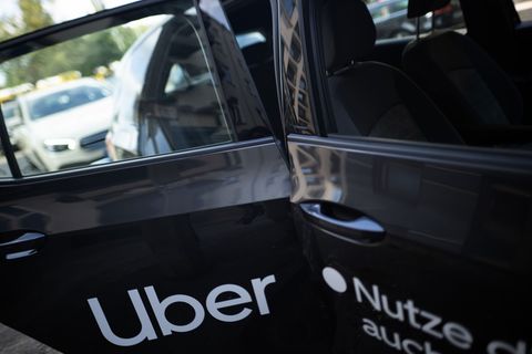 Ein Modellversuch erlaubt Uber und anderen Anbietern eine flexiblere Preisgestaltung. (Symbolbild) Foto: Sebastian Gollnow/dpa