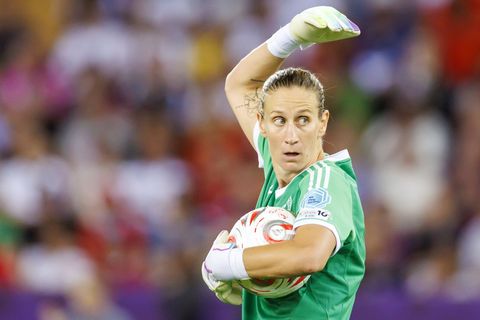 Im EM-Halbfinale gegen Spanien noch im Tor: Stammkeeperin Ann-Katrin Berger fehlt der DFB-Auswahl. Foto: Michael Buholzer/KEYSTO