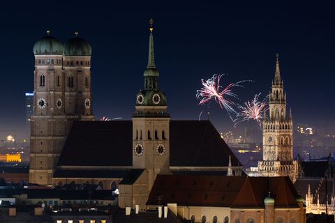 Als Ersatz für Böller und Feuerwerk plant die Stadt München eine Licht- und Lasershow auf der Silvestermeile. (Archivbild) Foto: