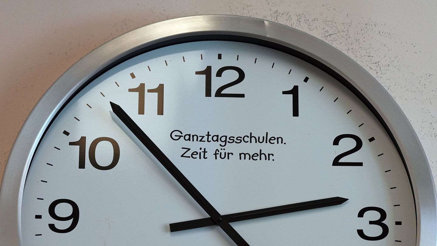 Bayern passt die Förderung für mehr Ganztagsplätze an Grundschulen an (Archivbild). Foto: Soeren Stache/dpa