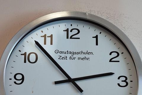 Bayern passt die Förderung für mehr Ganztagsplätze an Grundschulen an (Archivbild). Foto: Soeren Stache/dpa