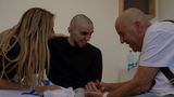 Rom Braslavski wird von seinen Angehörigen empfangen