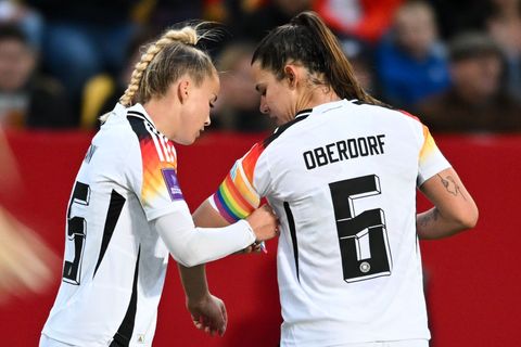 Das Bayern-Duo mit Giulia Gwinn (l.) und Lena Oberdorf kehrt ins Nationalteam zurück Foto: Sebastian Gollnow/dpa
