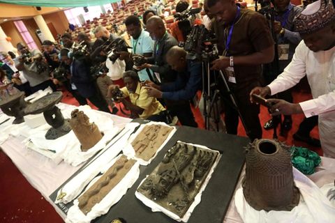 Rückgabe von Bronze-Artefakten an Nigeria im Jahr 2022