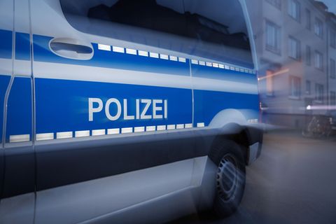 Die Polizei kann den geflüchteten Patienten und seinen mutmaßlichen Komplizen fassen. (Symbolbild) Foto: Friso Gentsch/dpa