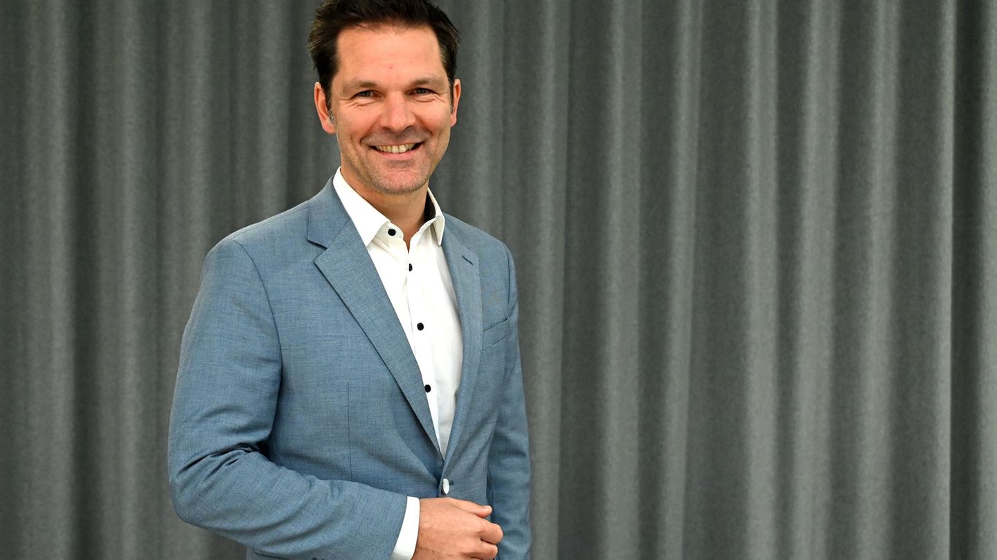 Steffen Krach soll die Berliner SPD in den Wahlkampf für die Wahl zum Abgeordnetenhaus am 20. September 2026 führen. Die SPD wil
