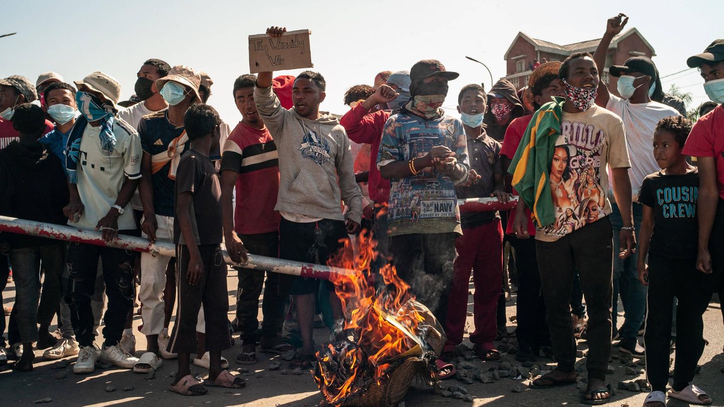 Viele Demonstranten in Madagaskar sind noch sehr jung. Ein Großteil gehört der Gen Z an Viele Demonstranten in Madagaskar sind noch sehr jung. Ein Großteil gehört der Gen Z an