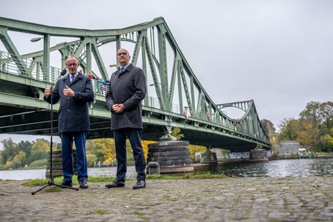 Kanzler Merz traf bei seinem offiziellen Antrittsbesuch in Brandenburg mit Ministerpräsident Dietmar Woidke (SPD) zusammen und m