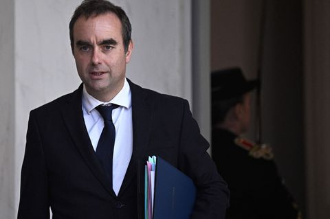 Frankreichs Pemier Lecornu setzt Rentenreform aus. Foto: Julien De Rosa/AFP/dpa