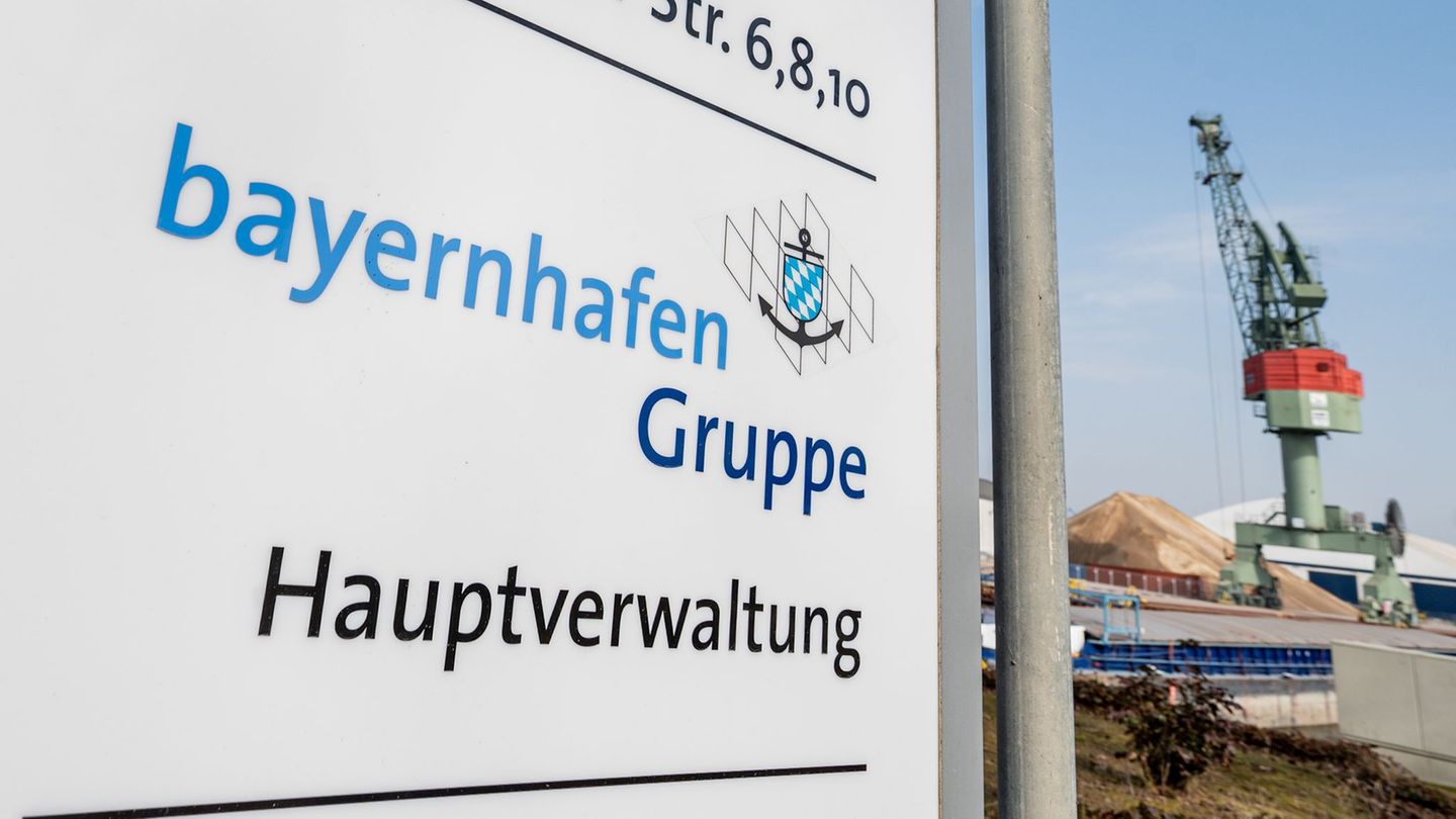 Bayernhafen bekommt mit Plattling einen neuen Standort - der erste ohne Wasserstraße. (Archivbild) Foto: Armin Weigel/dpa