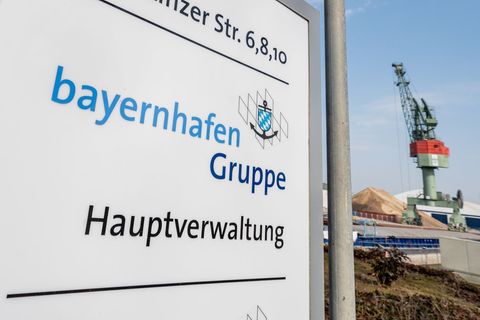 Bayernhafen bekommt mit Plattling einen neuen Standort - der erste ohne Wasserstraße. (Archivbild) Foto: Armin Weigel/dpa
