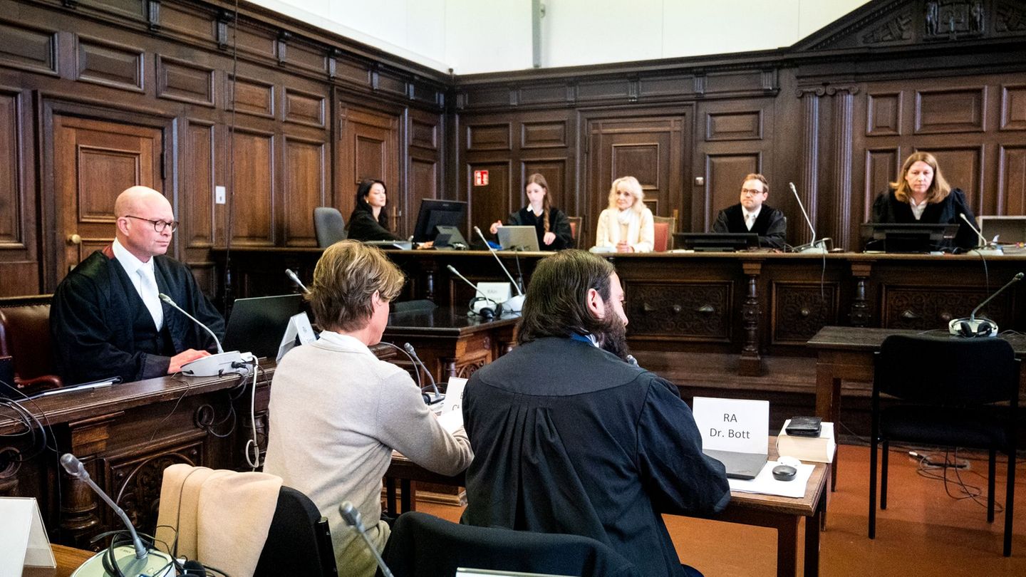 Prozesse: Möglicher Mit­tels­mann soll im Block-Prozess befragt werden