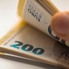 Sparen mit Plan: Monatliche Beträge von 100 oder 200 Euro können auf lange Sicht große Summen ergeben