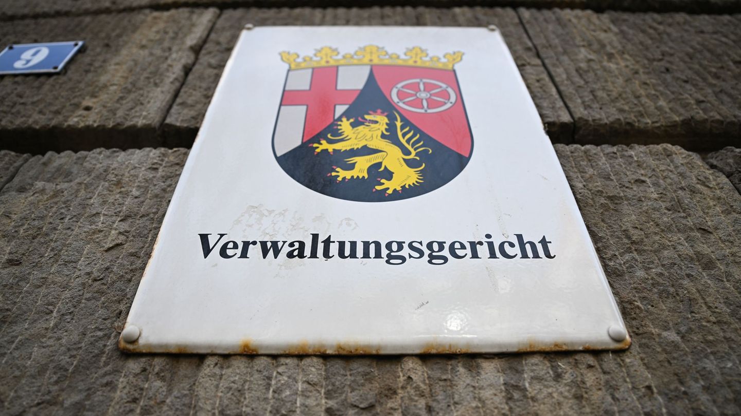 Das Verwaltungsgericht weist die Klage eines Stadtratsmitgliedes der Freien Wähler ab. (Archivbild) Foto: Arne Dedert/dpa