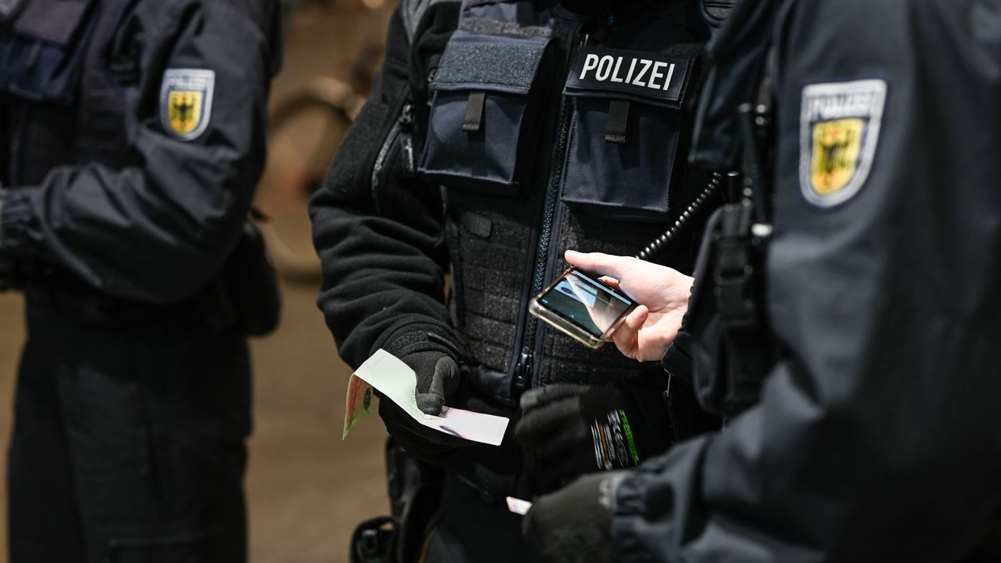 Die Bundespolizei kontrollierte bei Hunderten Personen die Ausweispapiere. (Symbolfoto) Foto: Karsten Klama/dpa