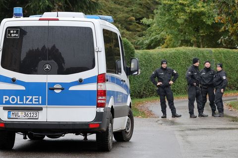 Tagelang hatten zahlreiche Einsatzkräfte fieberhaft nach dem achtjährigen Fabian gesucht. Foto: Bernd Wüstneck/dpa