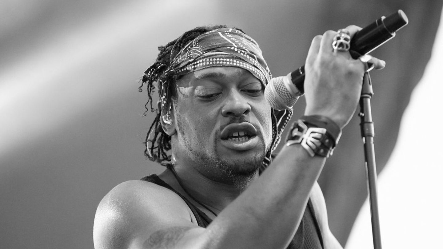 D’Angelo: Musician dies after battle with cancer