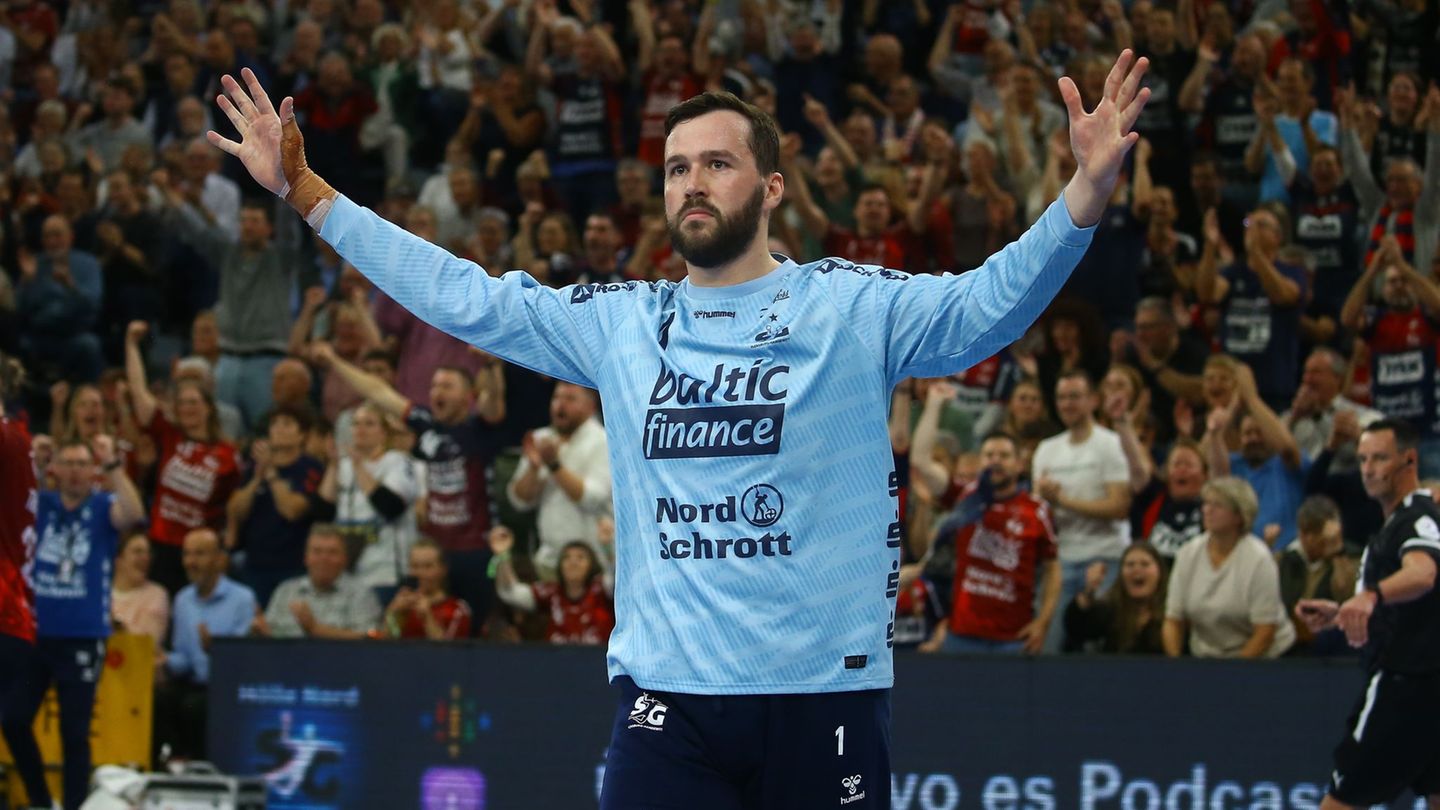 Benjamin Buric und die SG Flensburg-Handewitt hatte Saint-Raphael aus Frankreich zu Gast. Foto: Michael Hundt/dpa