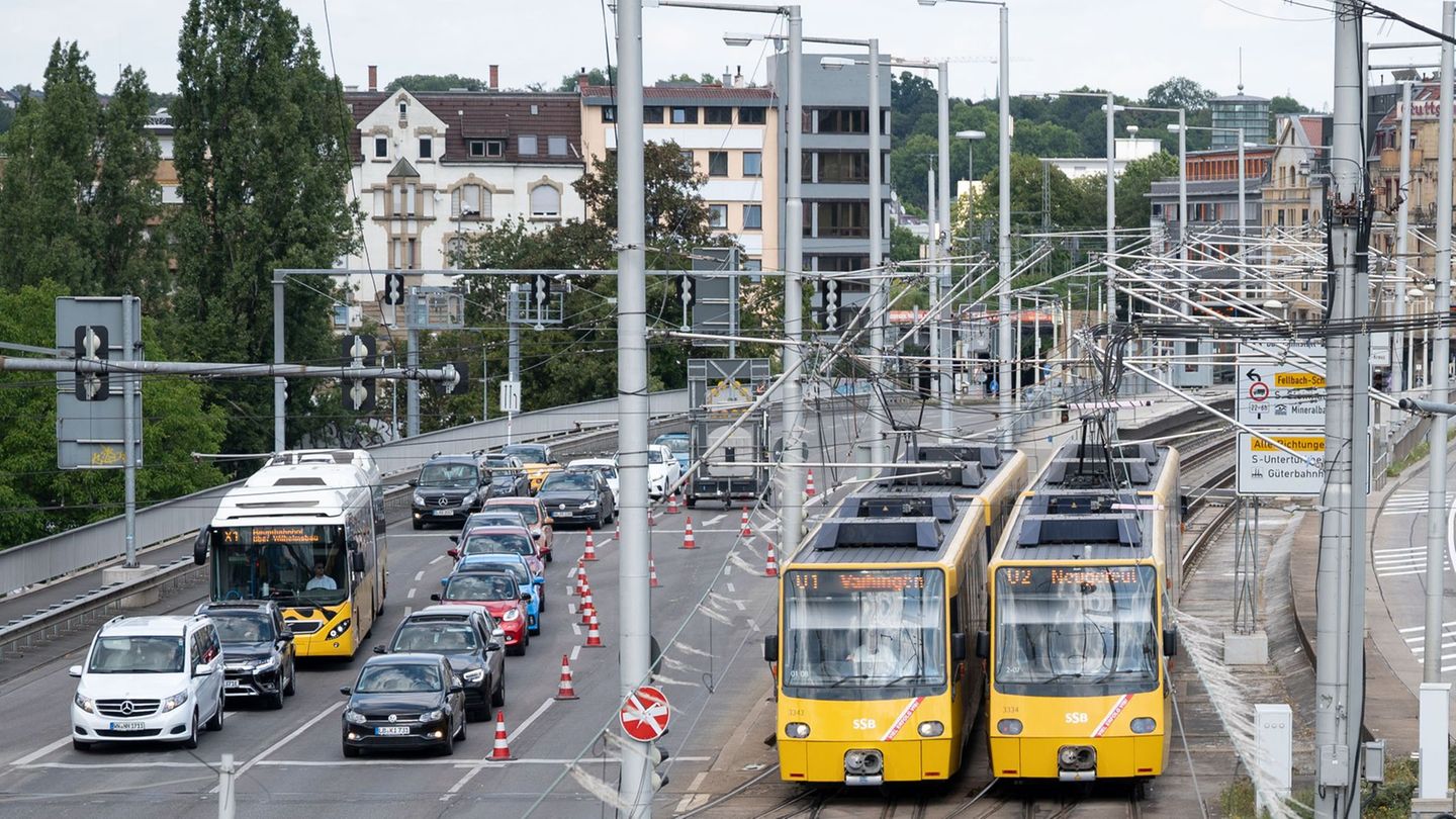 Bei dem Verkehrsunfall gab es drei Leichtverletzte. (Symbolbild) Foto: Marijan Murat/dpa