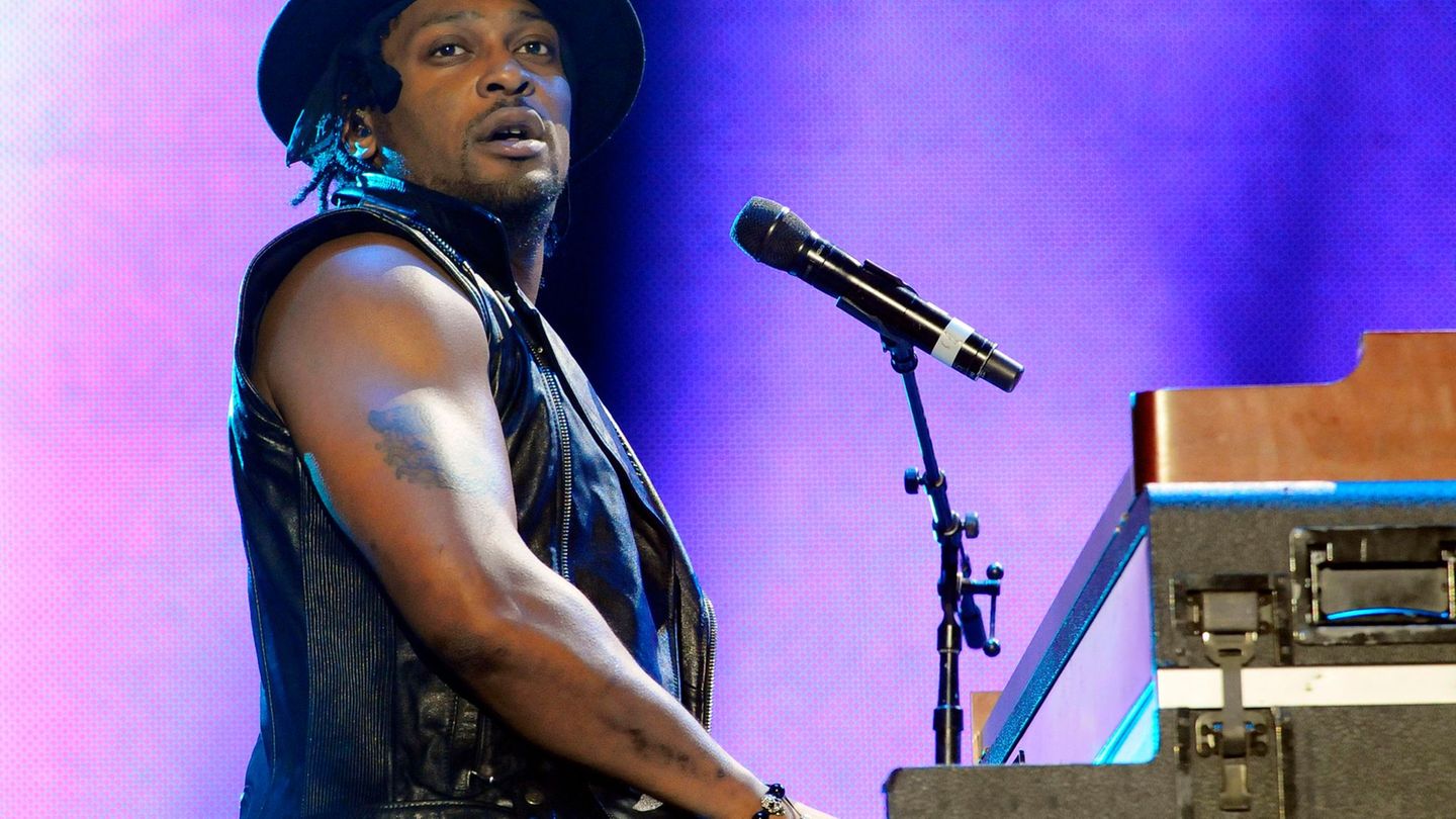 Der US-Musiker D'Angelo 2012 bei einem Auftritt in New Orleans. (Archivbild) Foto: Cheryl Gerber/Invision/AP/dpa