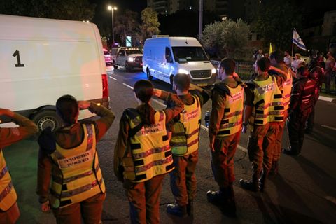 Ankunft vier toter Geiseln in Tel Aviv