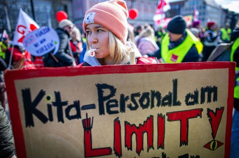 Auch Kitas in MV könnten laut Sozialverbänden von Sparmaßnahmen betroffen sein. (Symbolbild) Foto: Jens Büttner/dpa