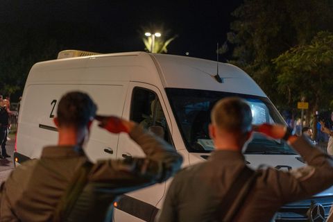 Bislang hat die Hamas erst acht Leichen übergeben. (Archivbild) Foto: Ilia Yefimovich/dpa