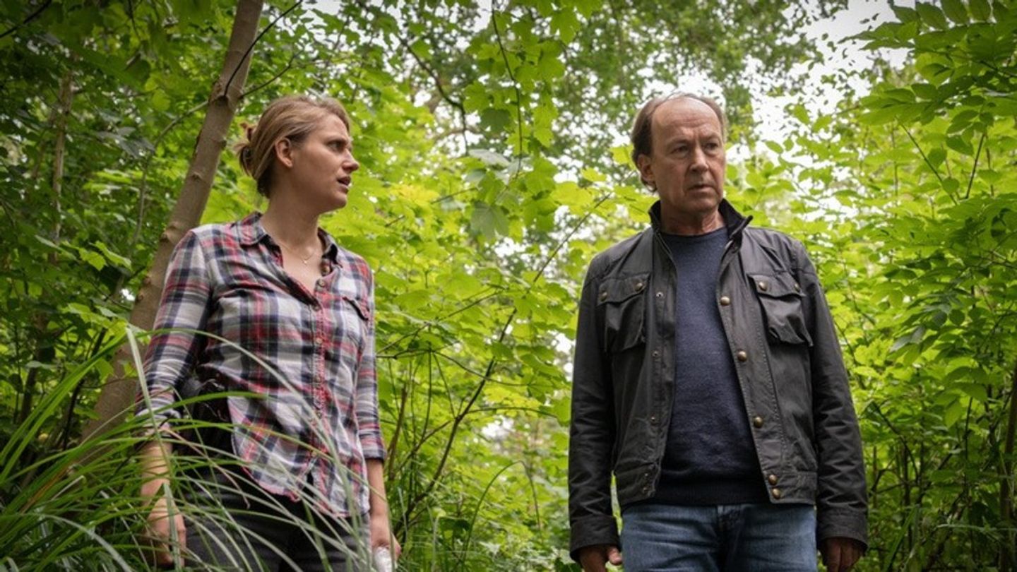 "Stiller und der Wolf im Schafspelz": Kira Engelmann (Bettina Burchard) und Jakob Stiller (Ulrich Noethen) suchen nach Hinweis