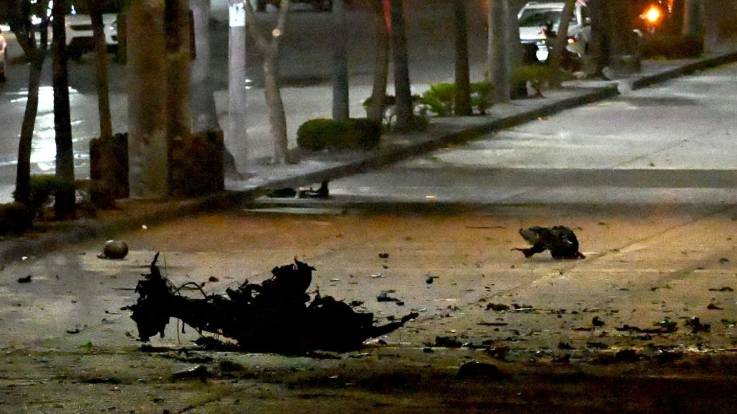 Überreste einer mutmaßlichen Autobombe in Guayaquil