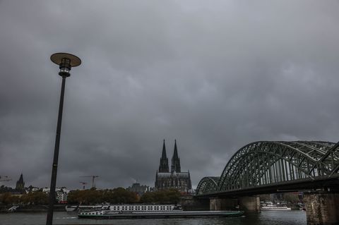 In den nächsten Tagen bleibt es in Nordrhein-Westfalen meist grau und neblig-trüb. (Archivbild) Foto: Oliver Berg/dpa
