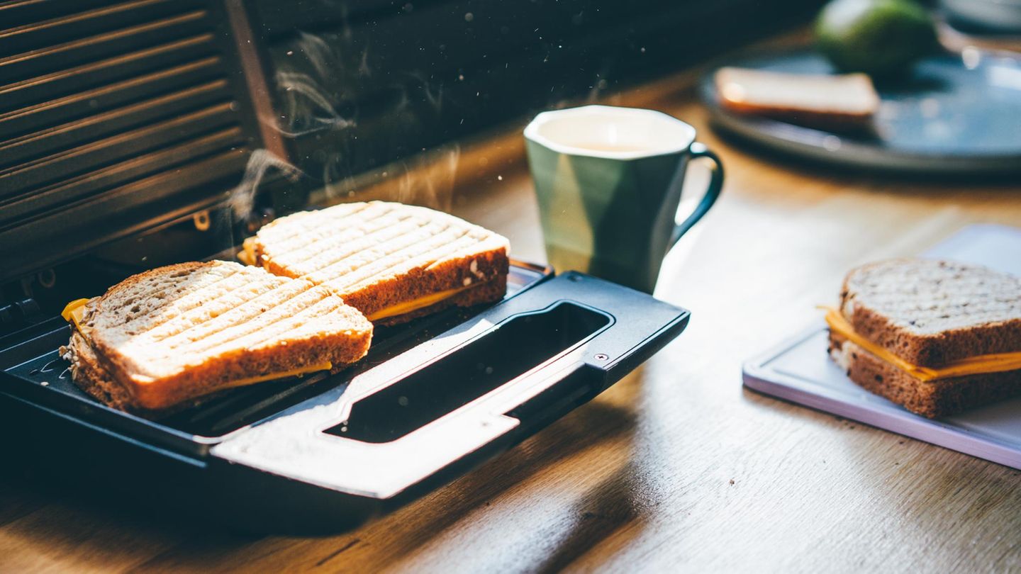 Making sandwich for breakfast.