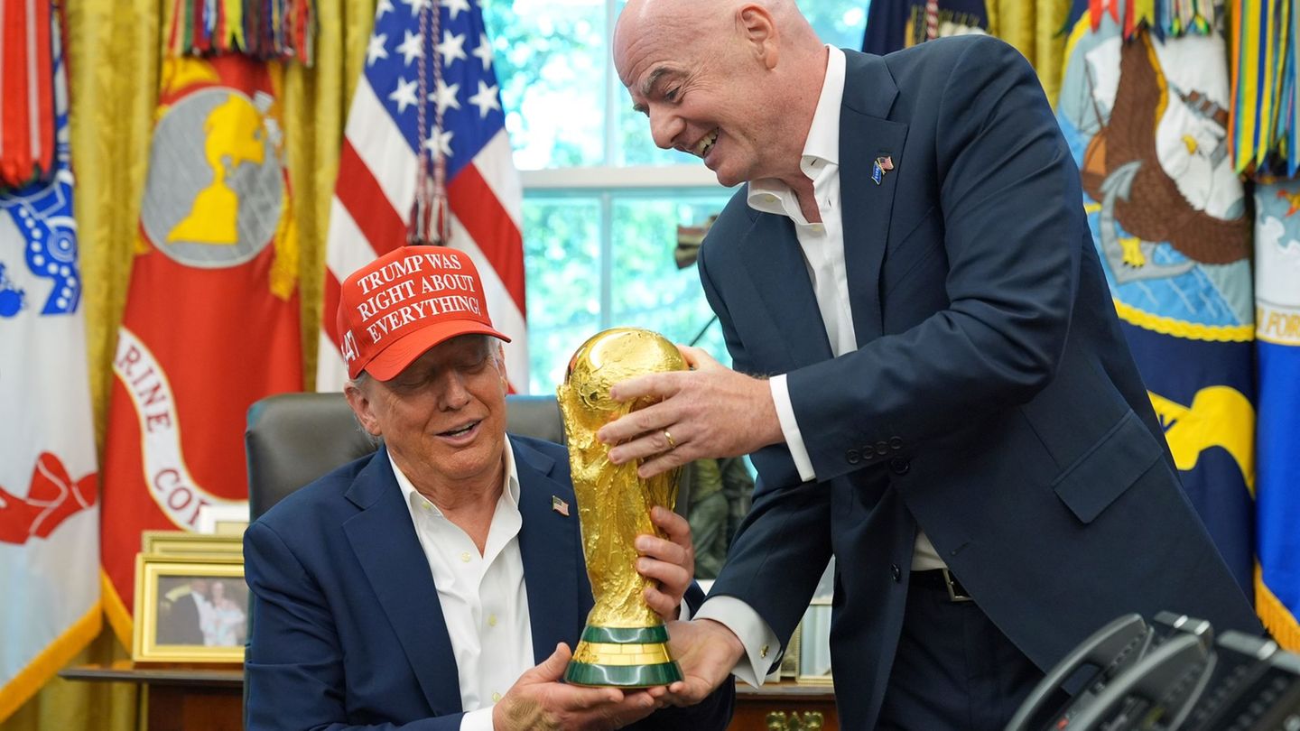 Football: call to FIFA boss? Trump threatens World Cup host cities
