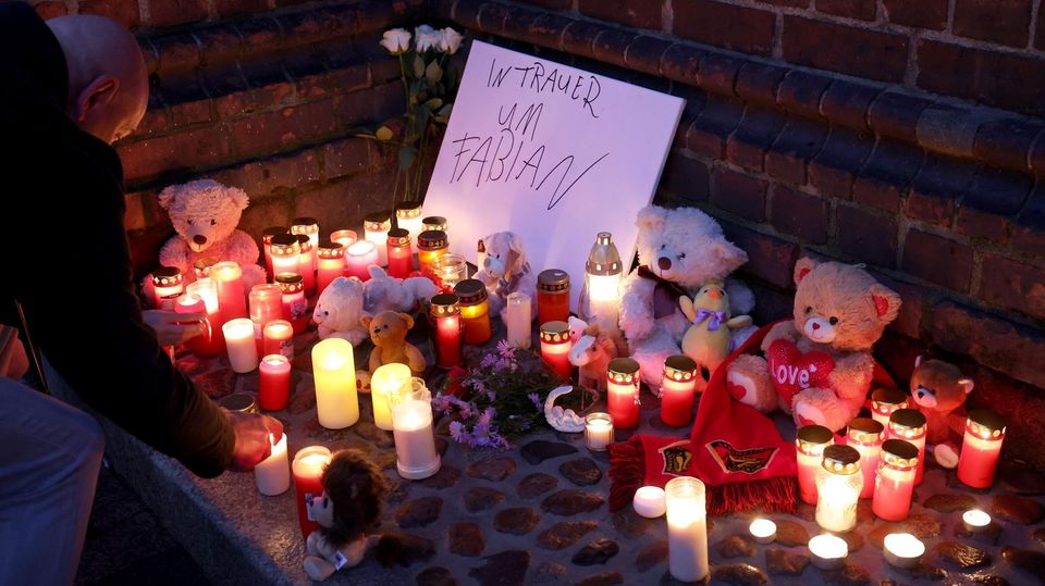 "Kollektives Trauma" in Güstrow – Polizei sucht Zeugen und Spuren "Kollektives Trauma" in Güstrow – Polizei sucht Zeugen und Spuren