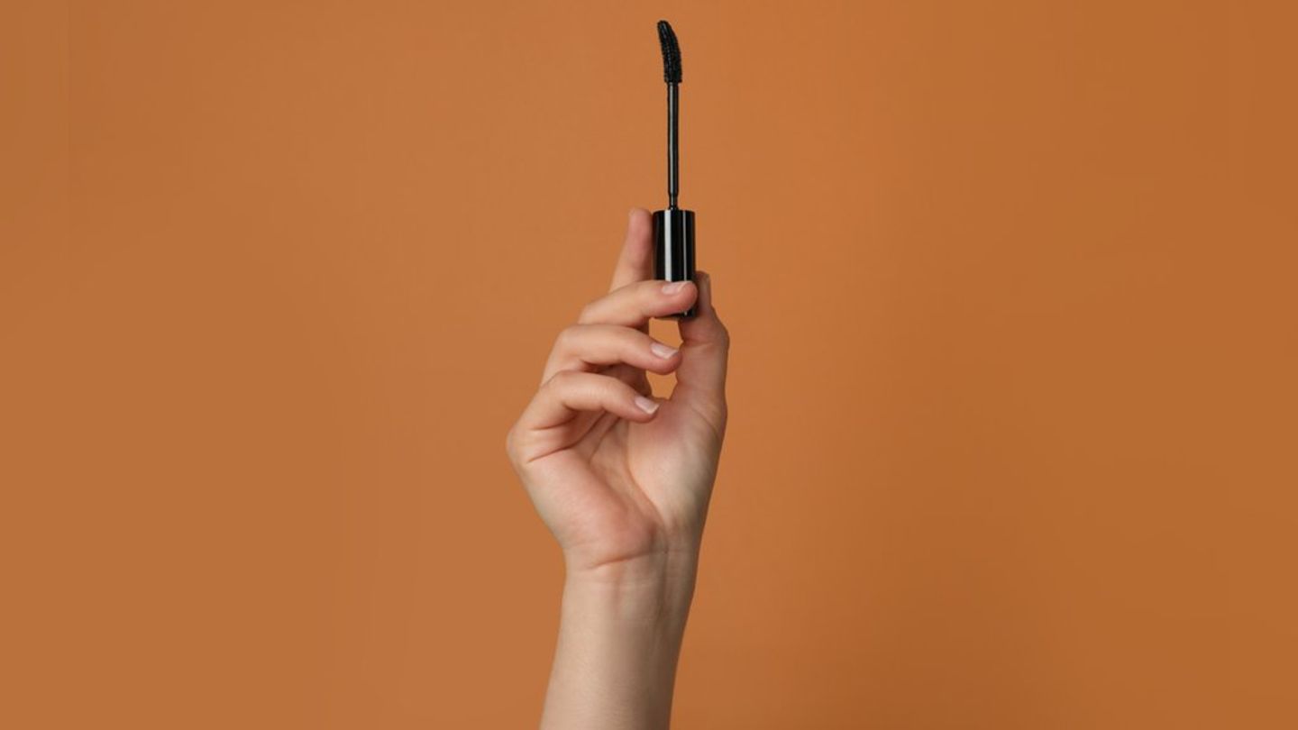 Braune Mascara sorgt für einen sanfteren Wimpernkranz.