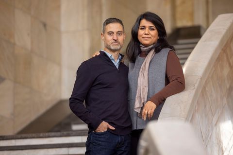 Saba-Nur Cheema und Meron Mendel sind ein außergewöhnliches Ehepaar: Sie, eine Politologin und Expertin für Antisemitismus und I
