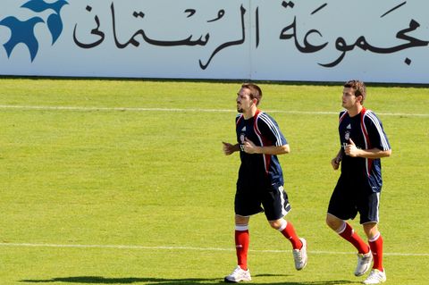 Görlitz, hier im Jahr 2010 mit Franck Ribéry, spielte einst Bundesliga, heute trainiert er einen A-Klassen-Club. Foto: picture a