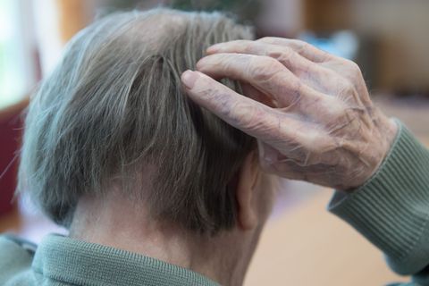 In Deutschland steigt die Zahl der Männer, die an Demenz sterben. (Symbolbild) Foto: Sebastian Kahnert/dpa-Zentralbild/dpa
