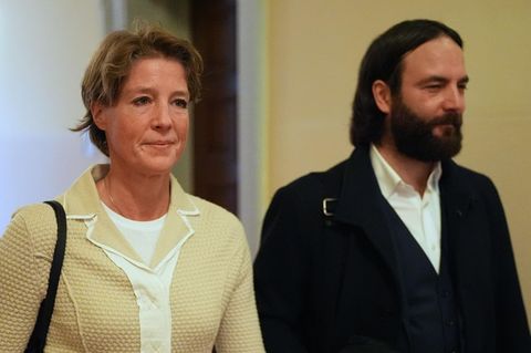 Christina Block und Ingo Bott auf dem Weg in den Gerichtssaal