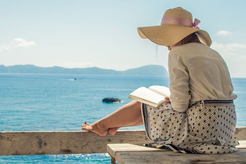 Einer der Reisetrends 2026: Readaways, also Urlaube, bei denen das Lesen im Mittelpunkt steht.
