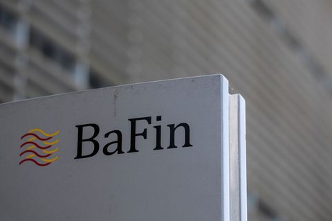 Die Finanzaufsicht Bafin will Kleinanleger vor Verlusten mit Turbo-Zertifikaten schützen (Symbolbild) Foto: Boris Roessler/dpa/d