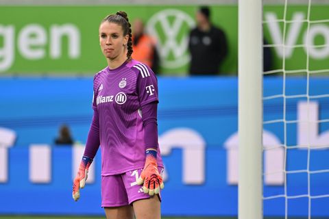Torhüterin Ena Mahmutovic wird dem FC Bayern und dem deutschen Nationalteam vorerst fehlen. (Archivfoto) Foto: Swen Pförtner/dpa