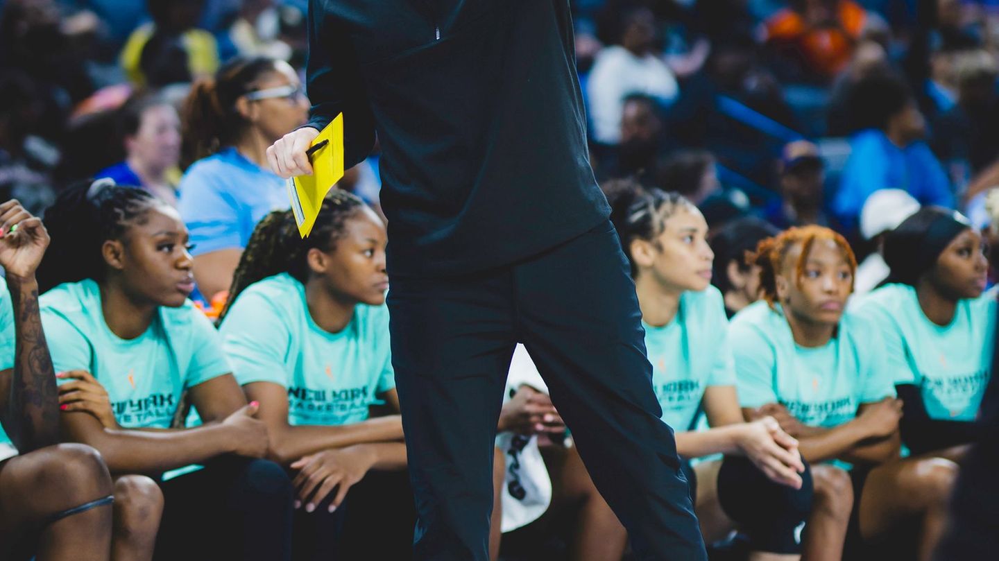 Before the home World Cup: Basketball Association brings women’s national coach from the USA