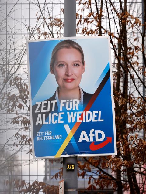 AfD-Chefin Alice Weidel auf einem Wahlplakat in Köln