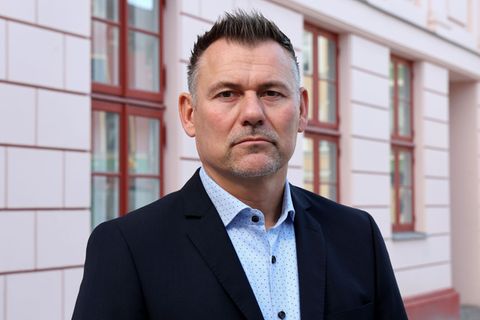 Der Güstrower Bürgermeister Sascha Zimmermann (FDP) hofft nach dem Fund einer Kinderleiche auf zeitnahe Ermittlungsergebnisse. F
