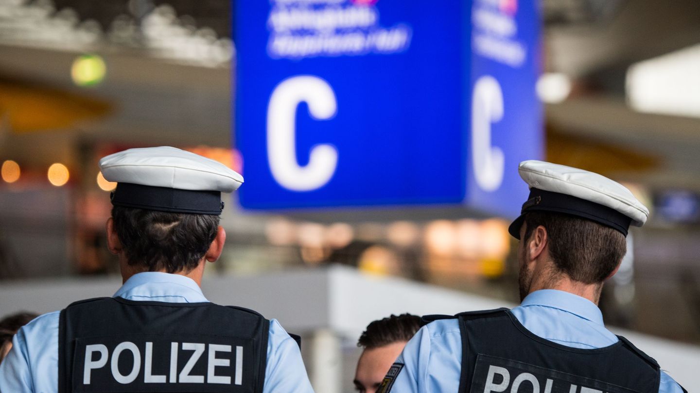 Wegen einer Bombendrohung schloss die Polizei am Frankfurter Flughafen einen Mann von seinem gebuchten Flug aus. Foto: picture a