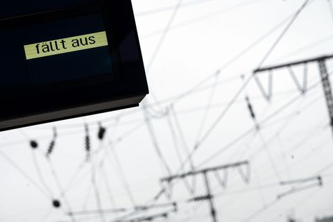 Nach Angaben der Bahn ist ein Stellwerk in Köln-Kalk betroffen. (Symbolbild) Foto: Federico Gambarini/dpa