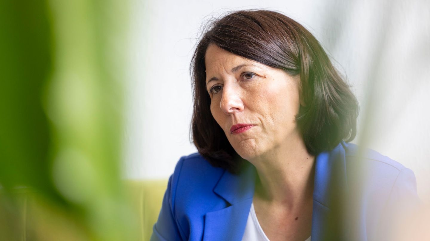 FDP-Spitzenkandidatin und Wirtschaftsministerin Daniela Schmitt will keine Lockerung der Fristen für Krankschreibungen. (Archivb